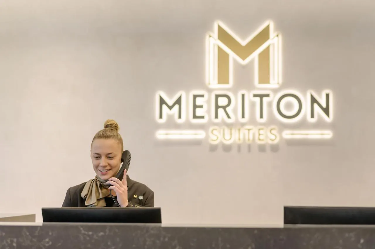 Meriton Suites Surfers Paradise Gold Coast 5*,  Avustralya